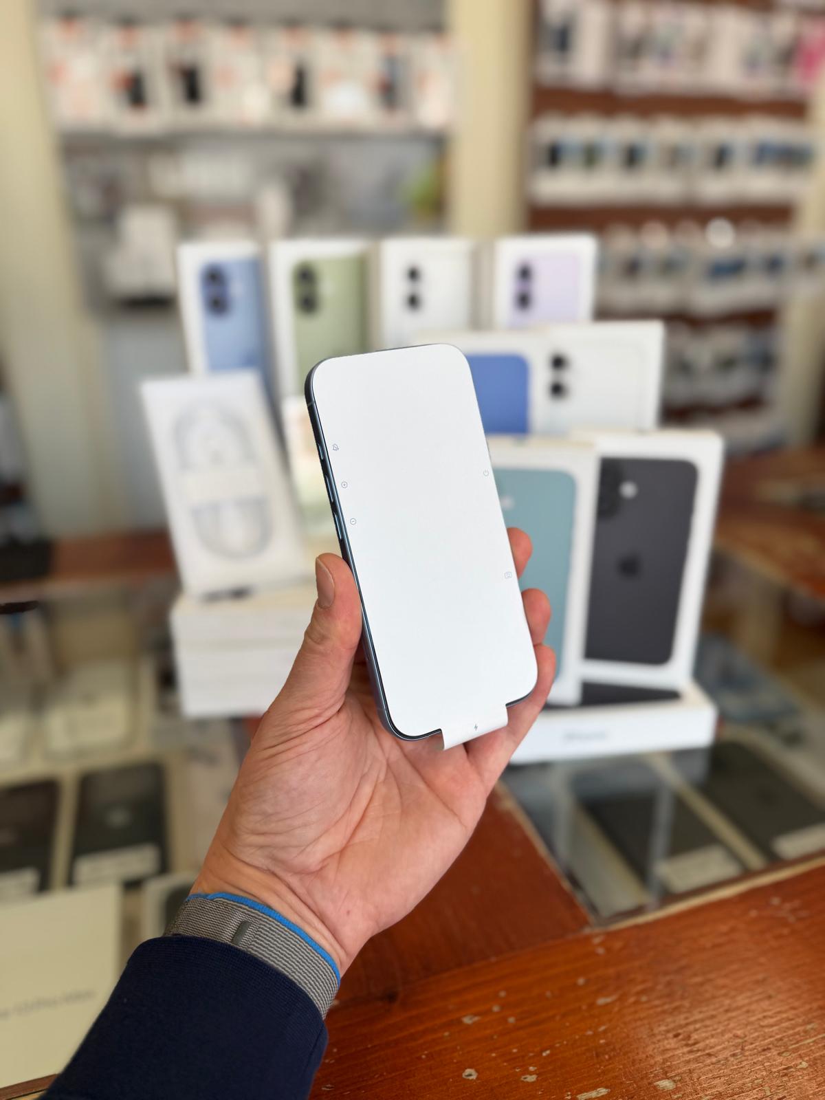 Apple iPhone 17 256GB OPEN BOX (GSM Team)