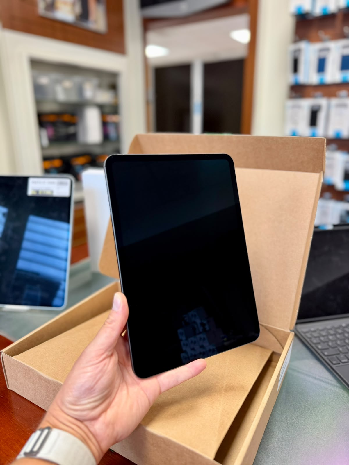 Apple iPad Pro 11" (M5) 2025 - 256GB (Pre-Owned )