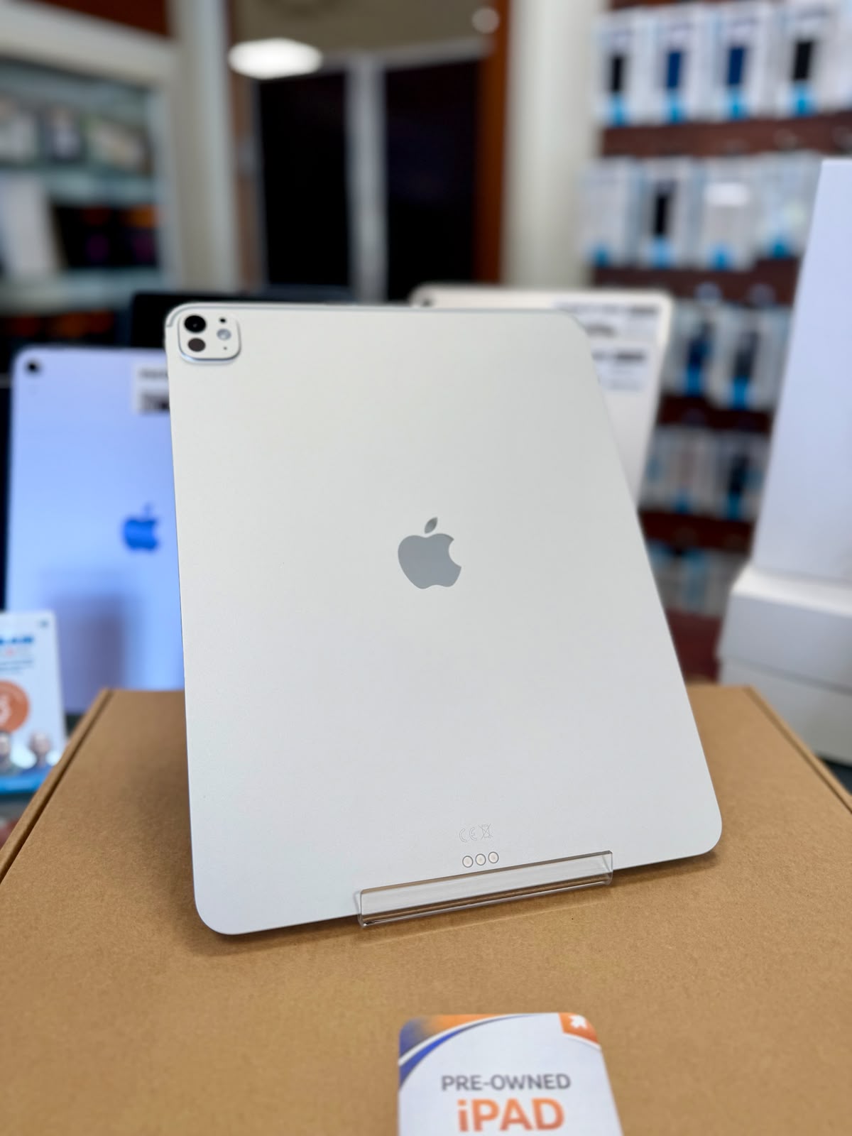 Apple iPad Pro 13" (M5) 2025 - 256GB (Pre-Owned )