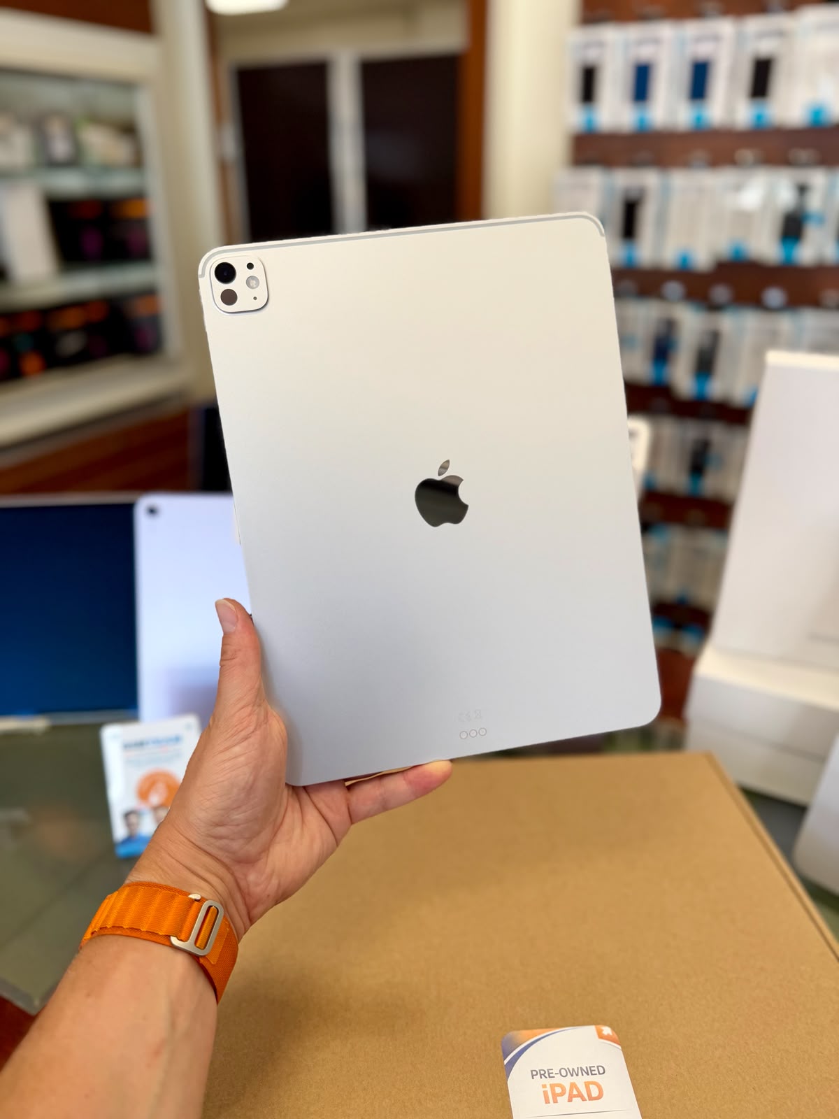 Apple iPad Pro 13" (M5) 2025 - 256GB (Pre-Owned )